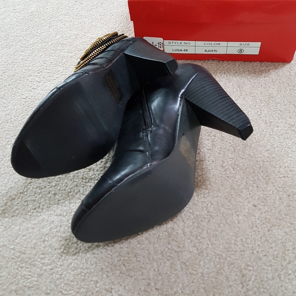 5/$25 | NIB Flower ankle booties - Picture 7 of 7